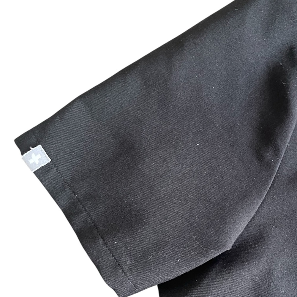 Figs Catarina One-Pocket Scrub Top Size Medium in Black - Picture 4 of 14